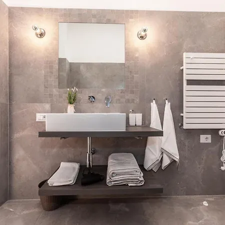 Cortiletto Montebello Daire Roma